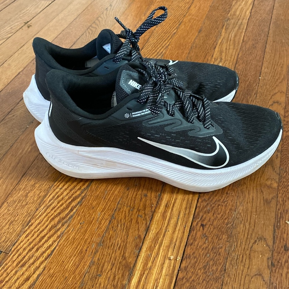 Nike Air Zoom - Size 7